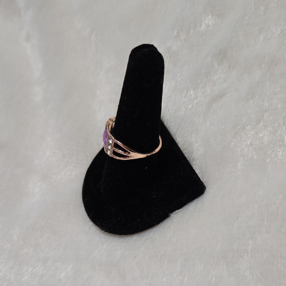 Stunning Amethyst and Gold Women's Ring.8 3/4. - Picture 2 of 3